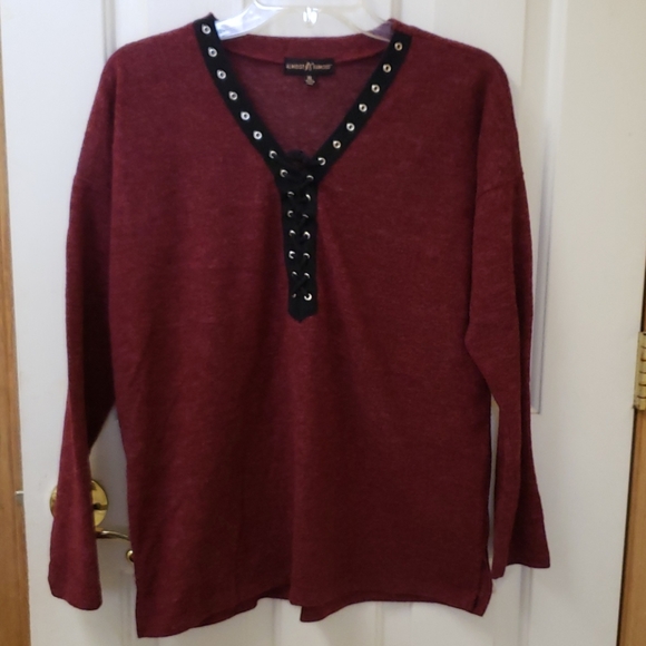 Almost Famous sweater - Picture 1 of 4